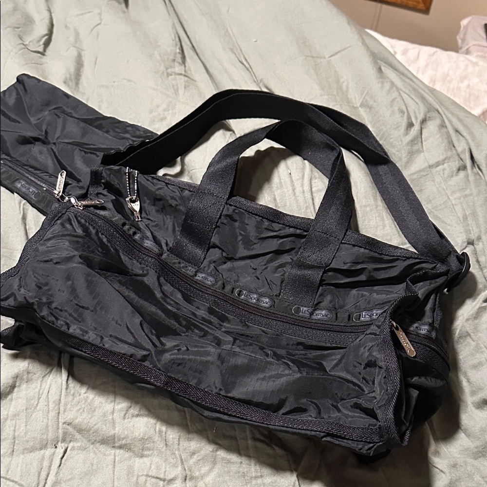 LeSportsac Weekender NWOT 15”x11”x8””